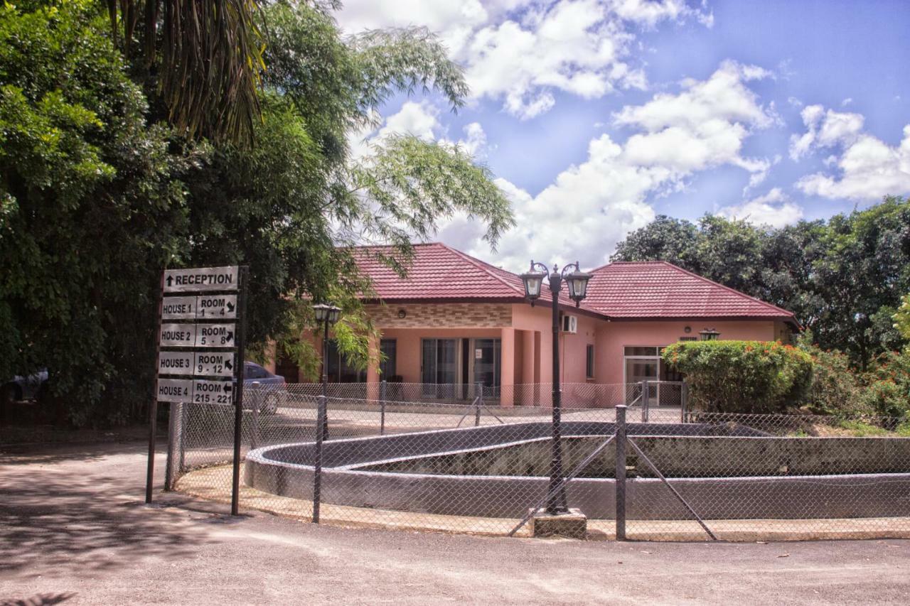 Waterfalls Hotel Lusaka Extérieur photo