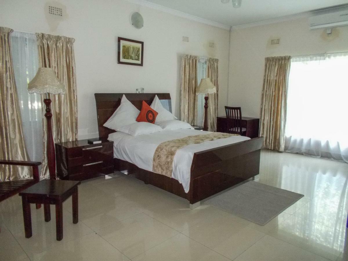Waterfalls Hotel Lusaka Extérieur photo